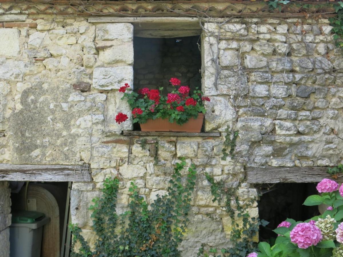 Au Relais De Neche. Bed and Breakfast Begues Buitenkant foto